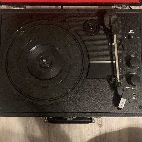 CROSLEY Suitcase Turntable Record Player in Black - Picture 3 of 8